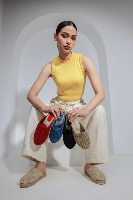 Flat Sole Slip-On Clogs-Black